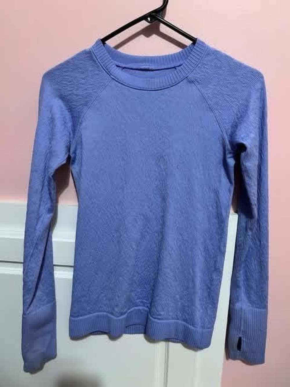 lululemon athletica Lavender Crewneck w/ thumb hole. Some dinginess. See pics